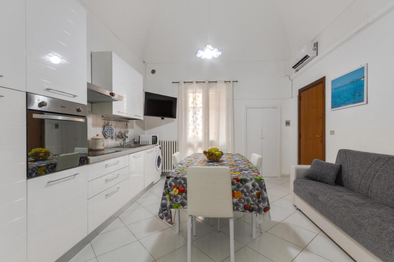 Appartamento Dimora del Delfino Curioso Lecce Esterno foto