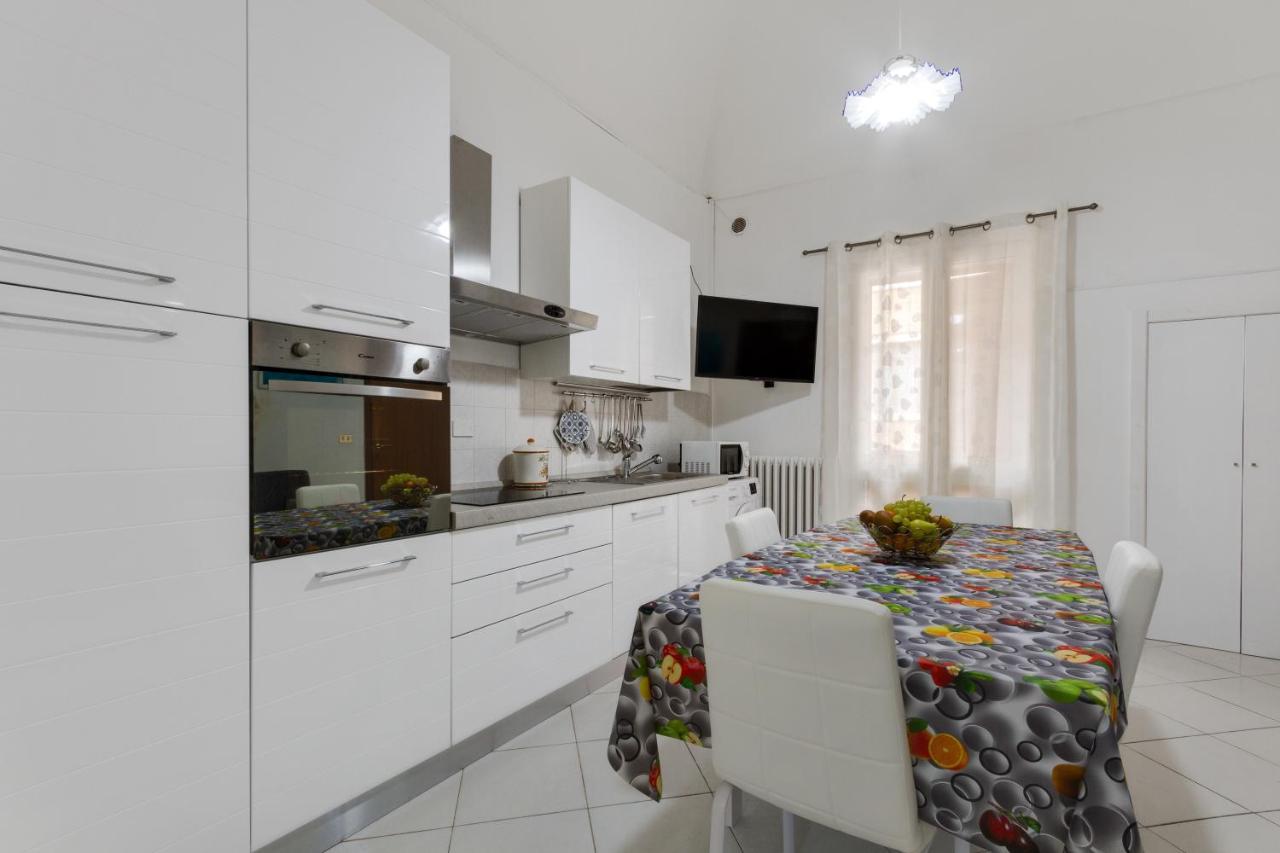 Appartamento Dimora del Delfino Curioso Lecce Esterno foto